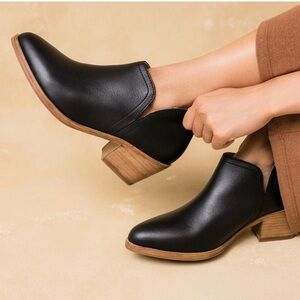 Nisolo Classic Black Leather Booties Size 8